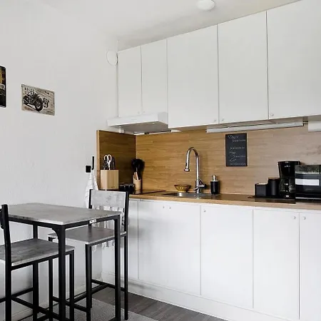 Apartment With Netflix And Big Balcony *