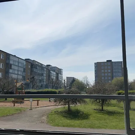 With Netflix And Big Balcony Apartment